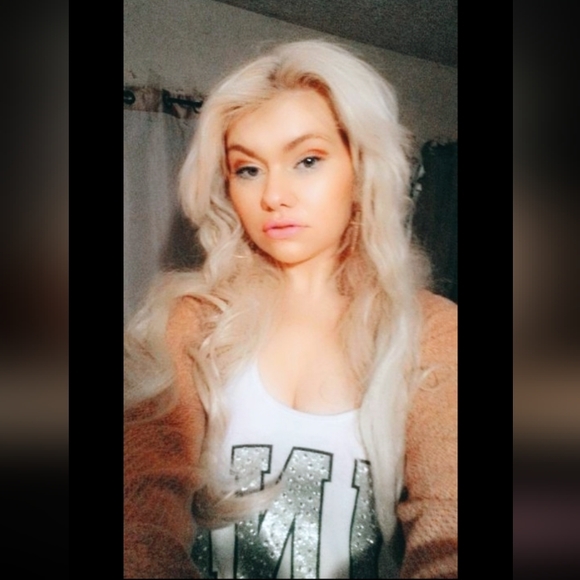 Meet your Posher, Yuli - Picture 2 of 3